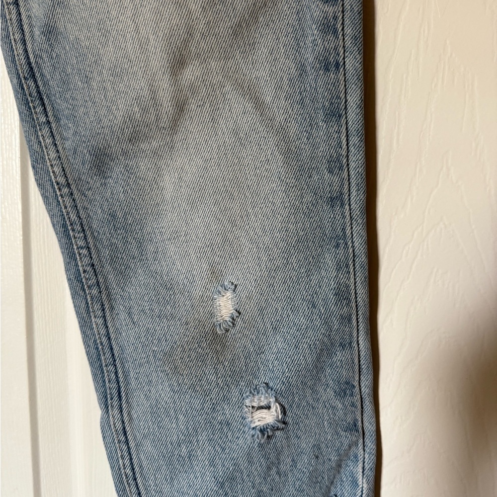 Abercrombie & Fitch Light Wash Distressed Mom Jeans size 25/0 - Picture 8 of 8